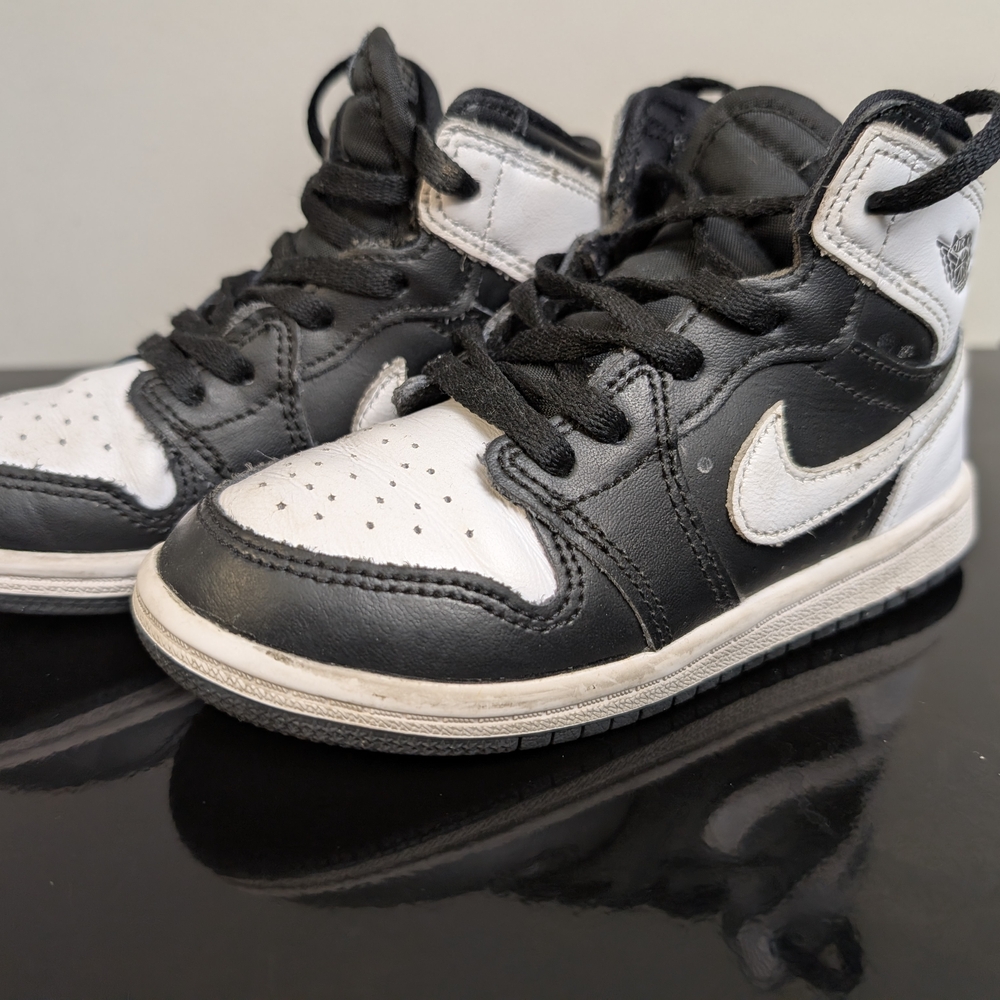 Nike Air Jordan Retro 1